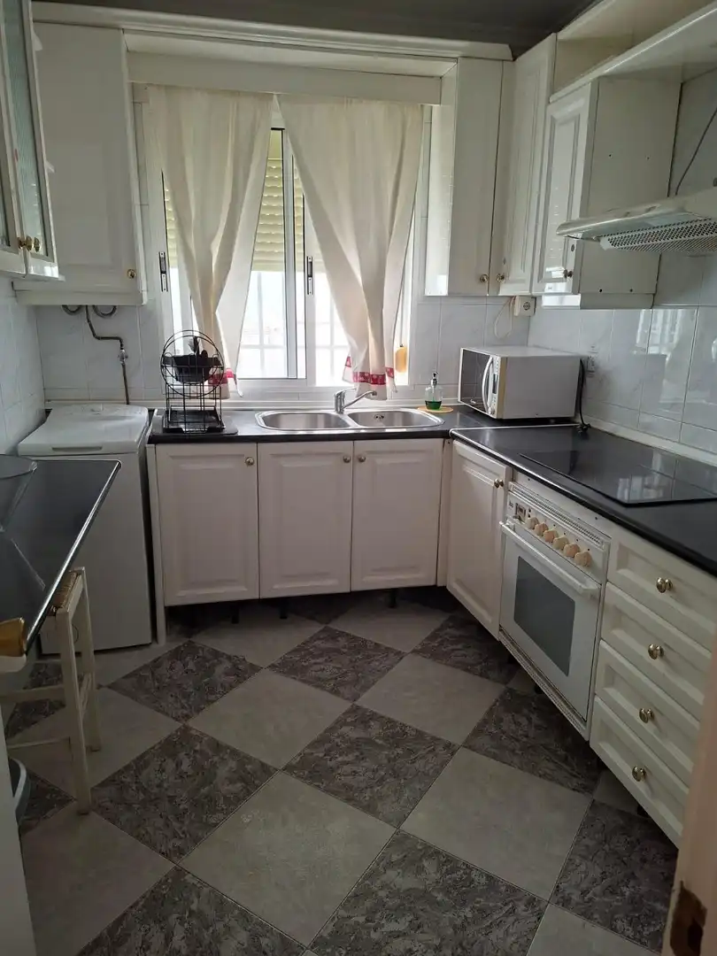 Cocina de Piso de alquiler en Sevilla con Aire acondicionado, Amueblado y Balcón
