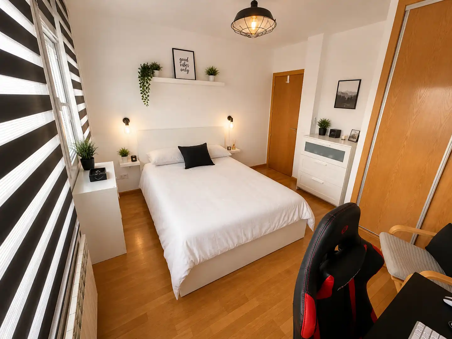 Habitación de Casa o chalet en venta en Serranillos del Valle con Aire acondicionado, Calefacción y Jardín privado