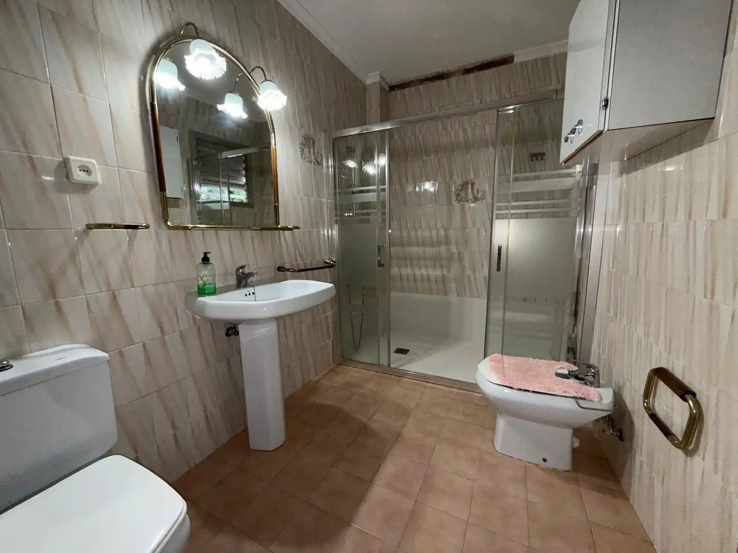 Bany de Casa o xalet en venda en Alginet amb Aire condicionat, Terrassa i Moblat