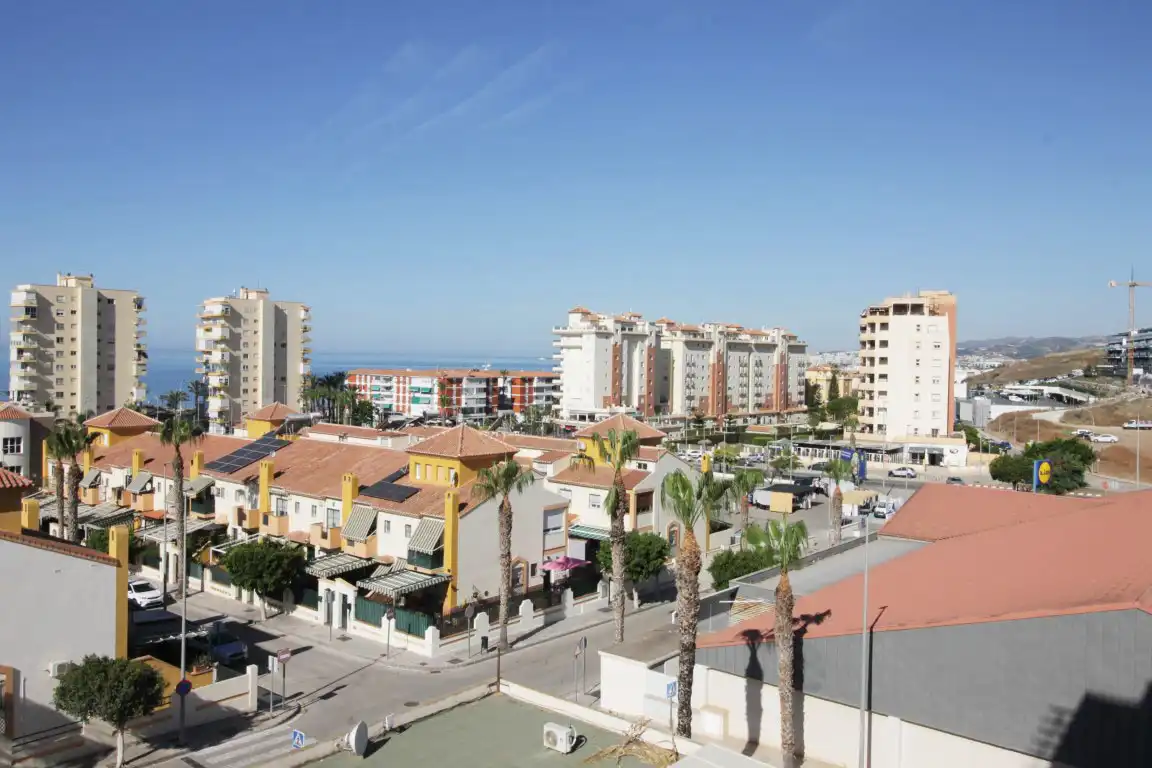 Vista exterior de Piso en venta en Vélez-Málaga con Terraza y Piscina comunitaria