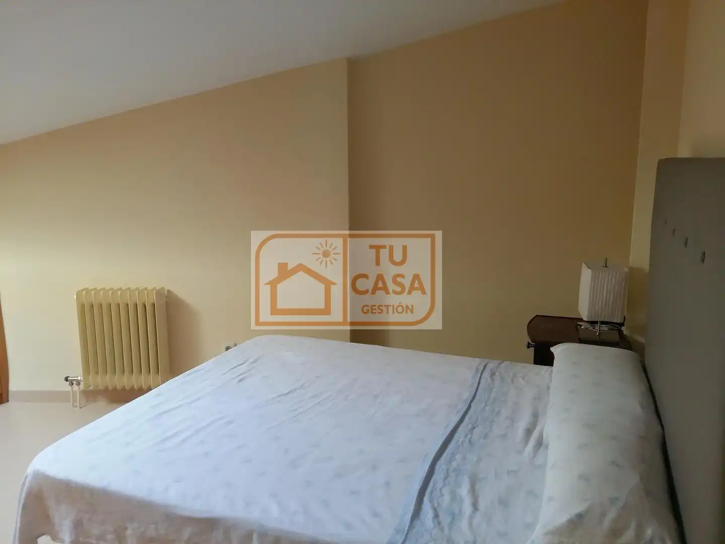Schlafzimmer von Wohnung zur Miete in Cáceres mit Klimaanlage, Heizung und Möbliert