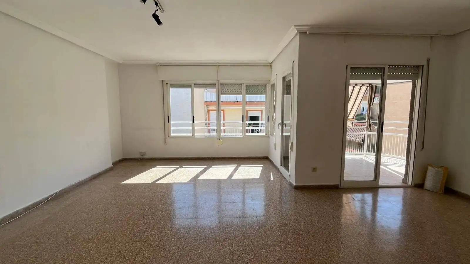 Sala d'estar de Pis en venda en Elche / Elx amb Terrassa i Balcó