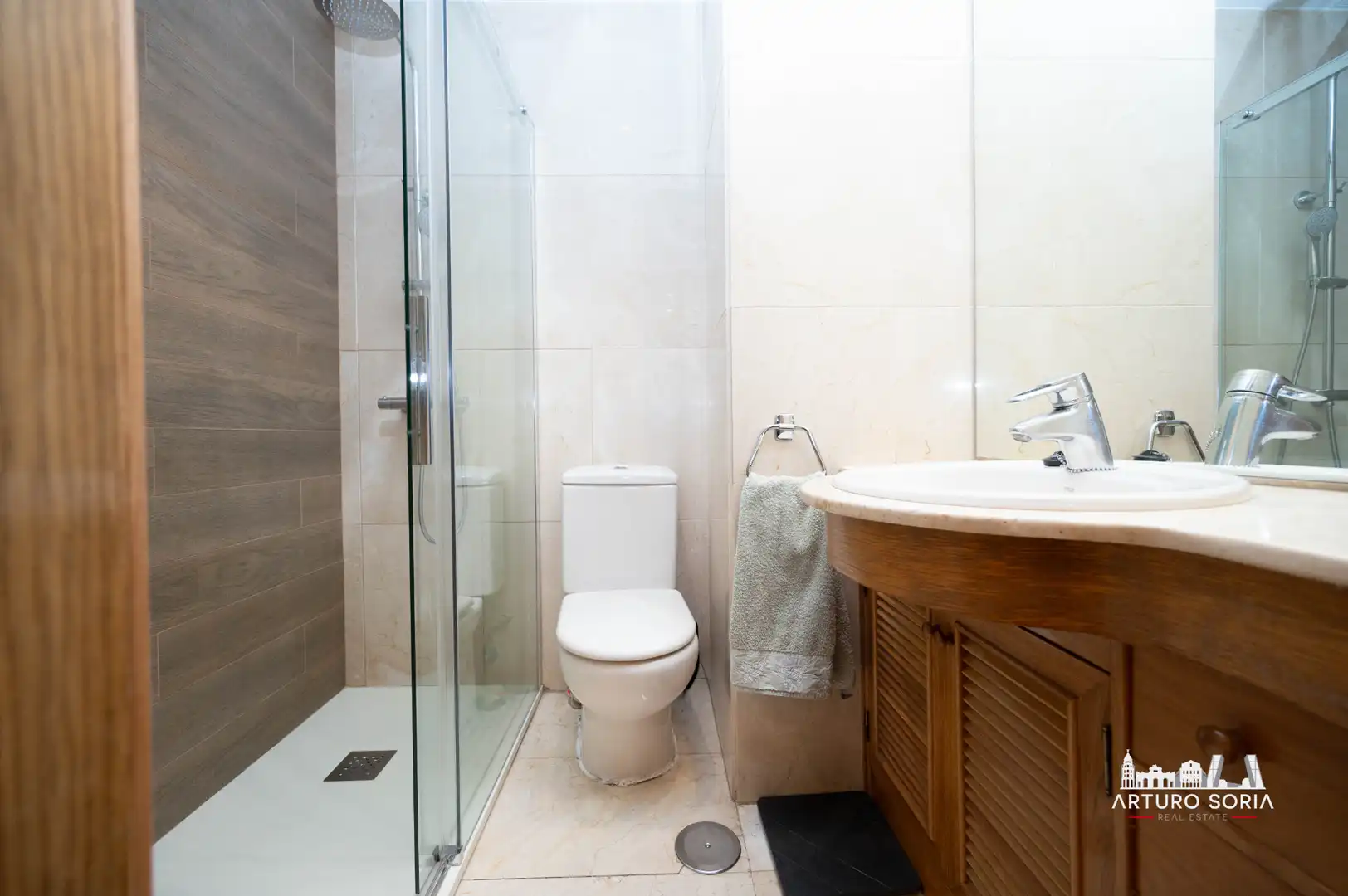 Baño de Ático en venta en Madrid con Aire acondicionado, Terraza y Trastero