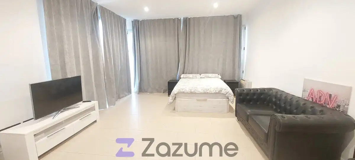 Dormitori de Loft de lloguer en Madrid amb Aire condicionat, Calefacció i Jardí privat