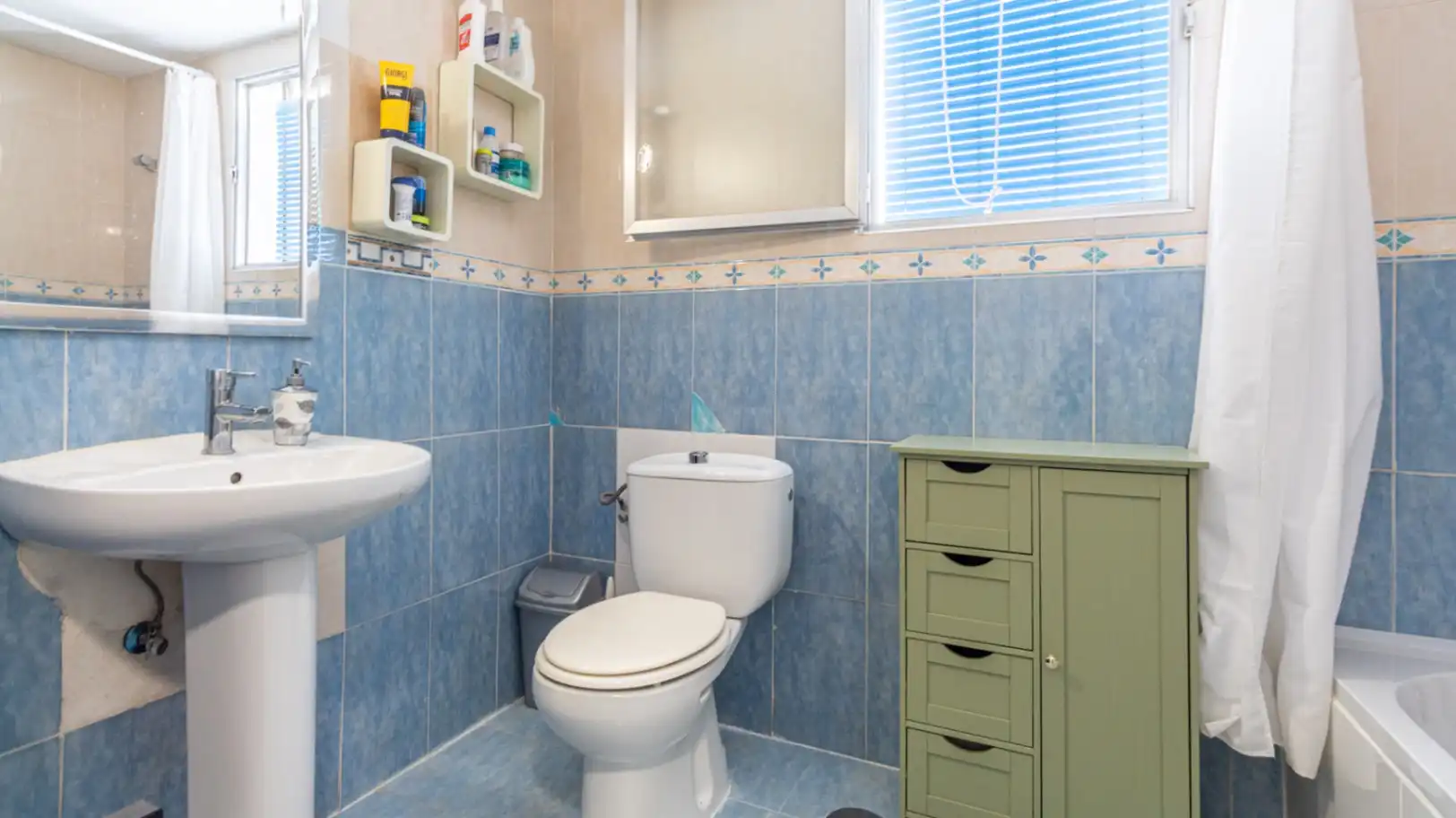 Bathroom of Flat for sale in Dénia  with Air Conditioner, Heating and Terrace