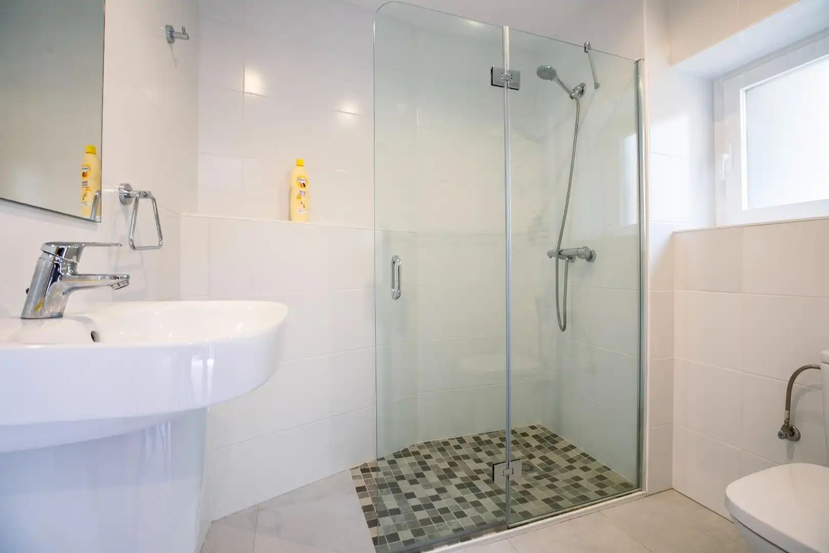 Baño de Piso en venta en Biescas con Calefacción y Amueblado