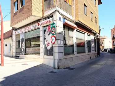 Locale commerciale in affitto a del Pez