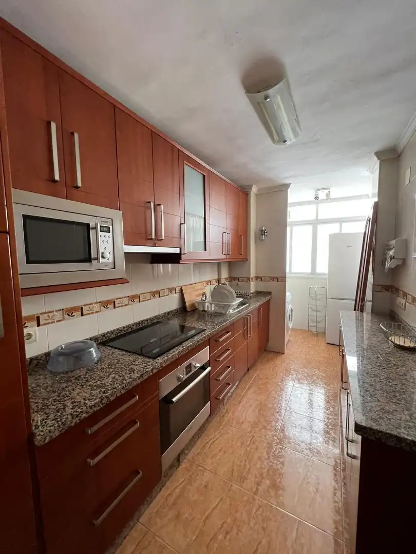 Cocina de Piso para compartir en Málaga con Aire acondicionado, Amueblado y Horno
