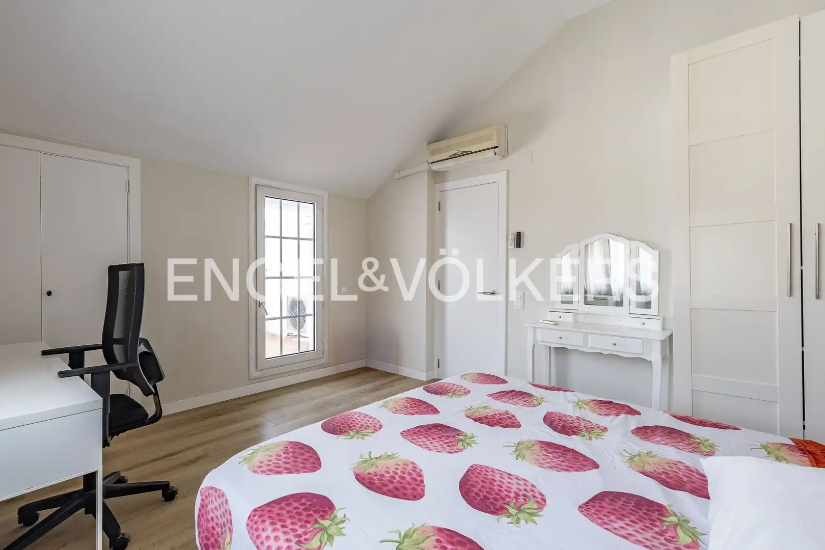 Dormitori de Casa o xalet de lloguer en Sant Cugat del Vallès amb Aire condicionat, Calefacció i Jardí privat