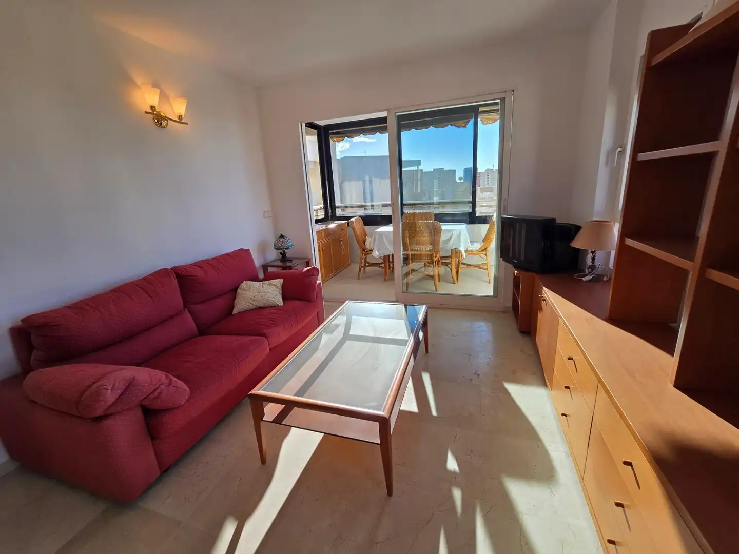 Sala de estar de Apartamento en venta en Benidorm con Amueblado y Piscina comunitaria