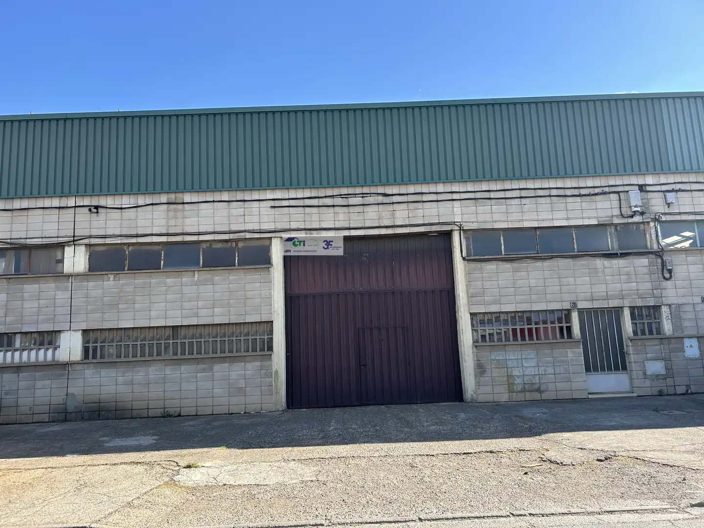 Vista exterior de Nave industrial en venta en Utebo