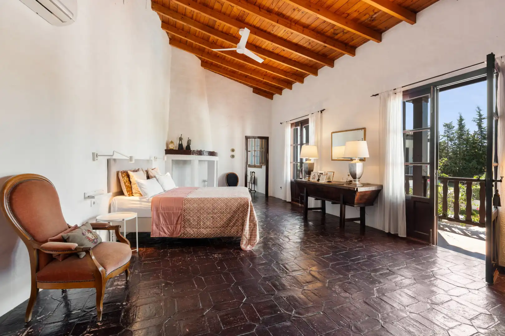 Schlafzimmer von Country house zum Verkauf in Estepona mit Klimaanlage, Privatgarten und Terrasse