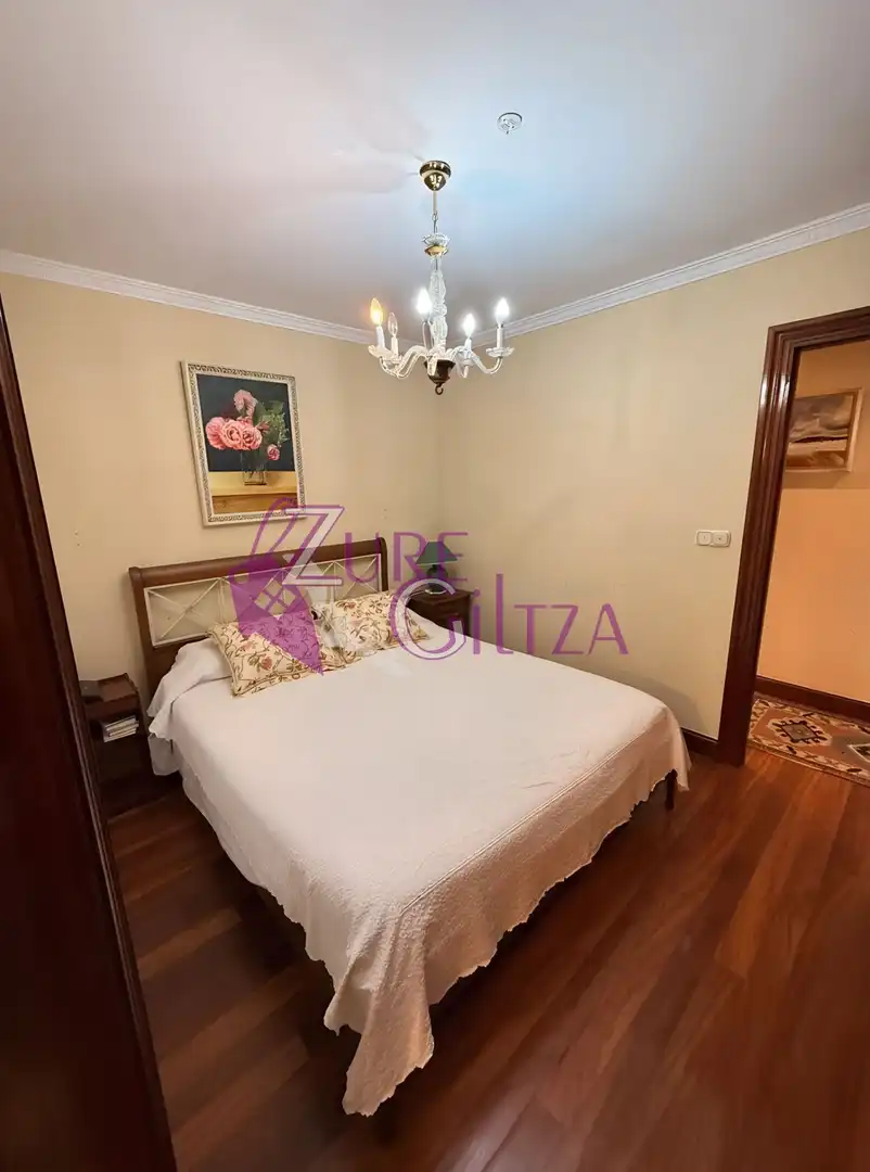 Habitación de Apartamento de alquiler en Laredo con Calefacción, Terraza y Amueblado