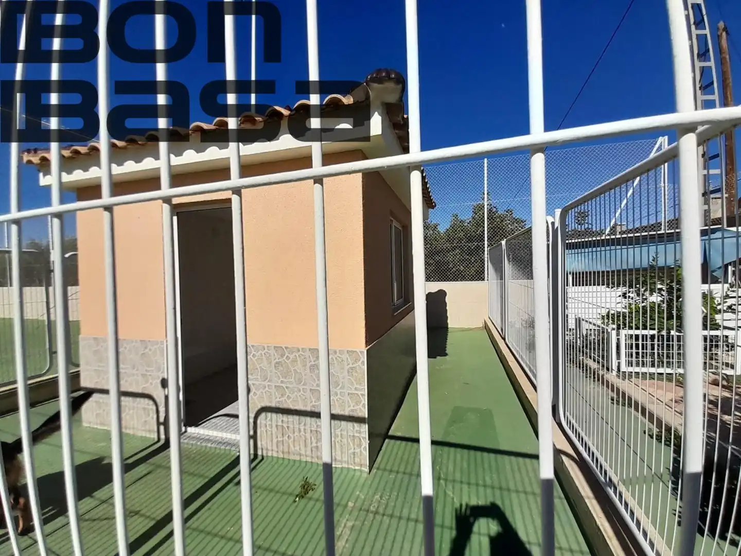 Vista exterior de Casa o xalet en venda en Alicante / Alacant amb Aire condicionat, Jardí privat i Piscina