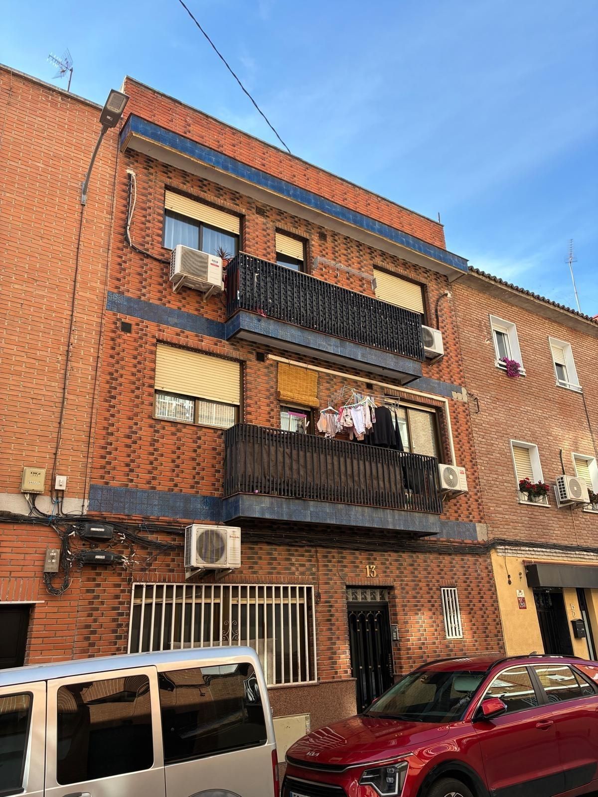 Vista exterior de Planta baja en venta en  Madrid Capital