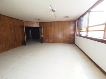 Local comercial en venta en Fonts dels Capellans - Sagrada Família