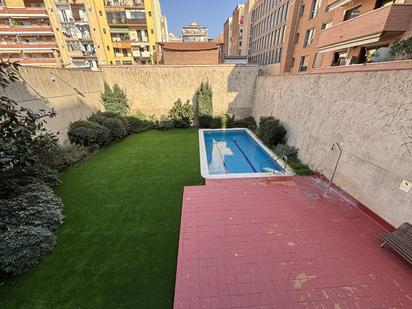 Swimming pool of Flat for sale in  Barcelona Capital  with Air Conditioner, Heating and Terrace