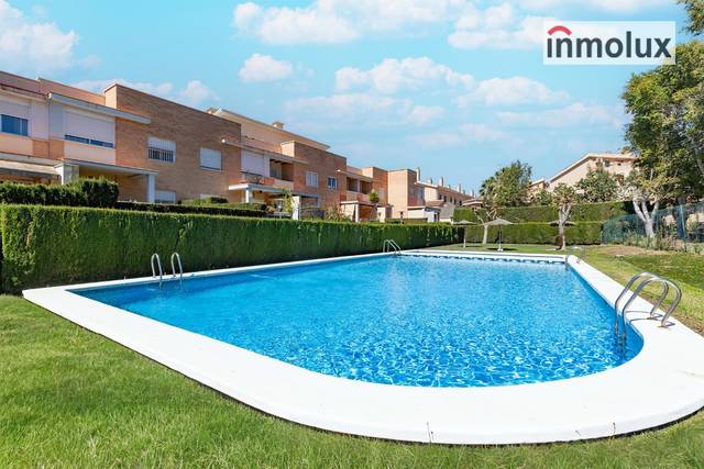 Casa adosada en Venta en Calle Enric Valor en Alicante Golf