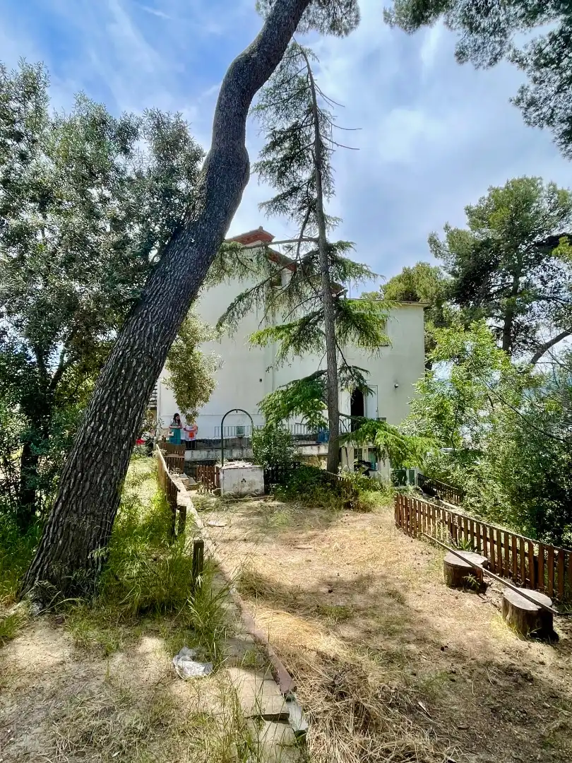 Vista exterior de Casa o xalet en venda en Cerdanyola del Vallès amb Calefacció, Jardí privat i Traster
