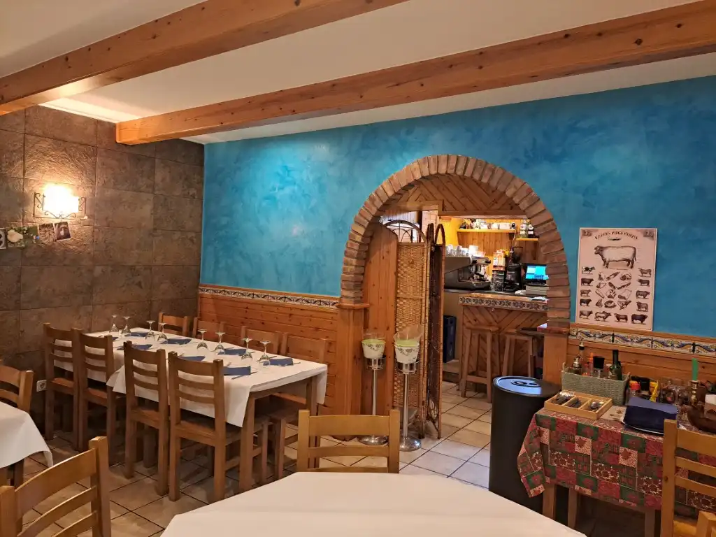 Local en traspaso en Alp con Calefacción, Parquet y Terraza