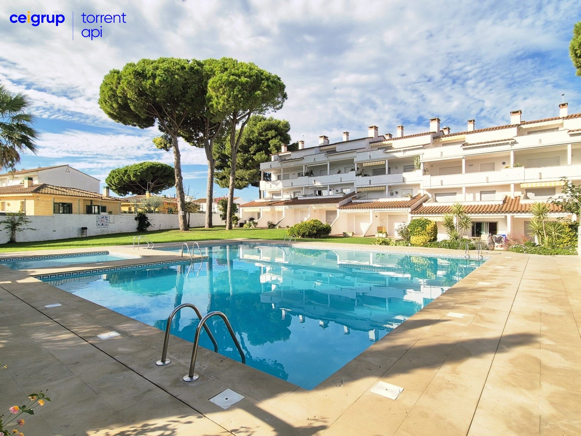 Swimming pool of Flat for sale in L'Escala  with Air Conditioner, Terrace and Swimming Pool