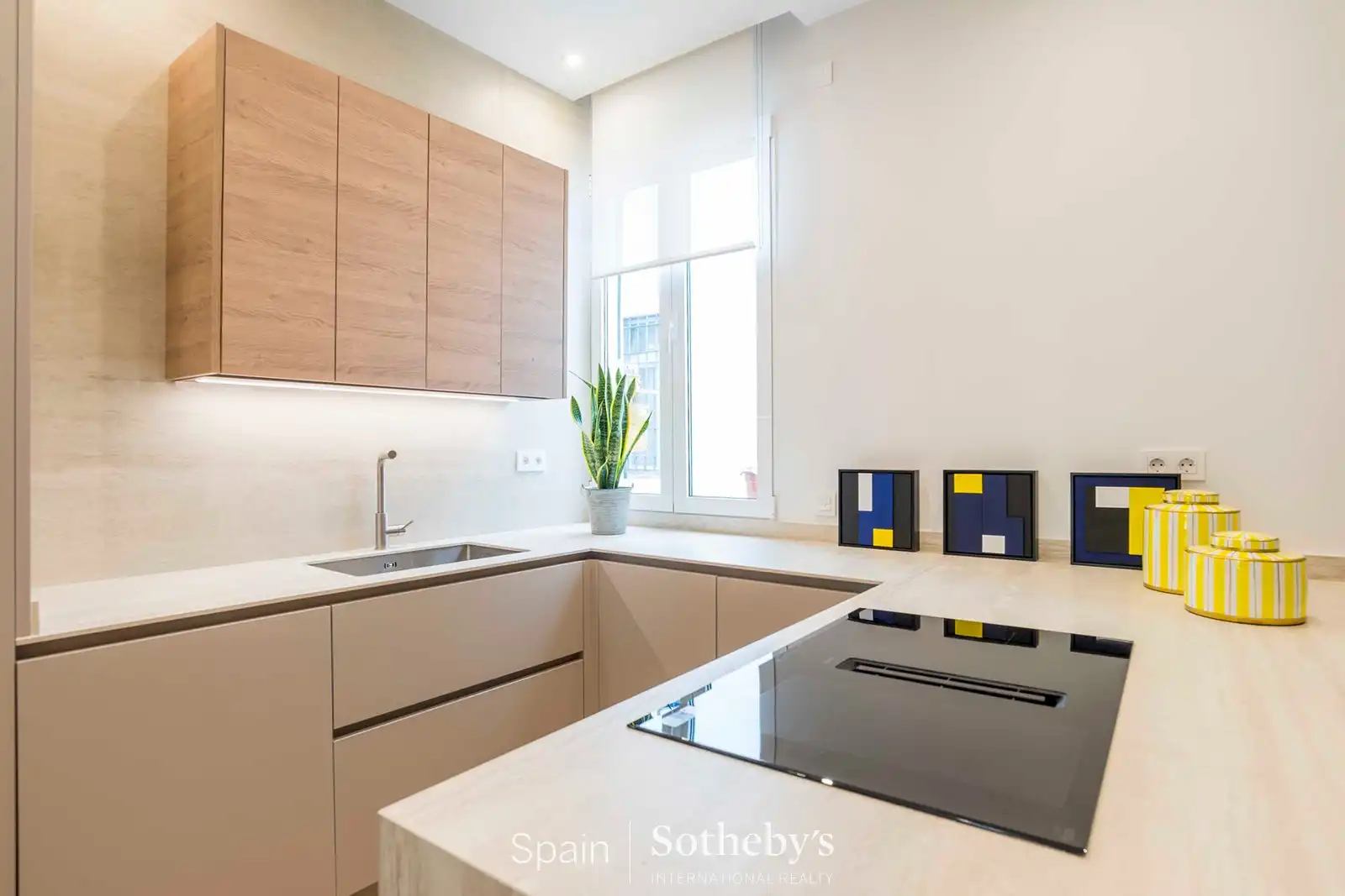 Kitchen of Apartments for sale in Madrid  with Air Conditioner and Heating