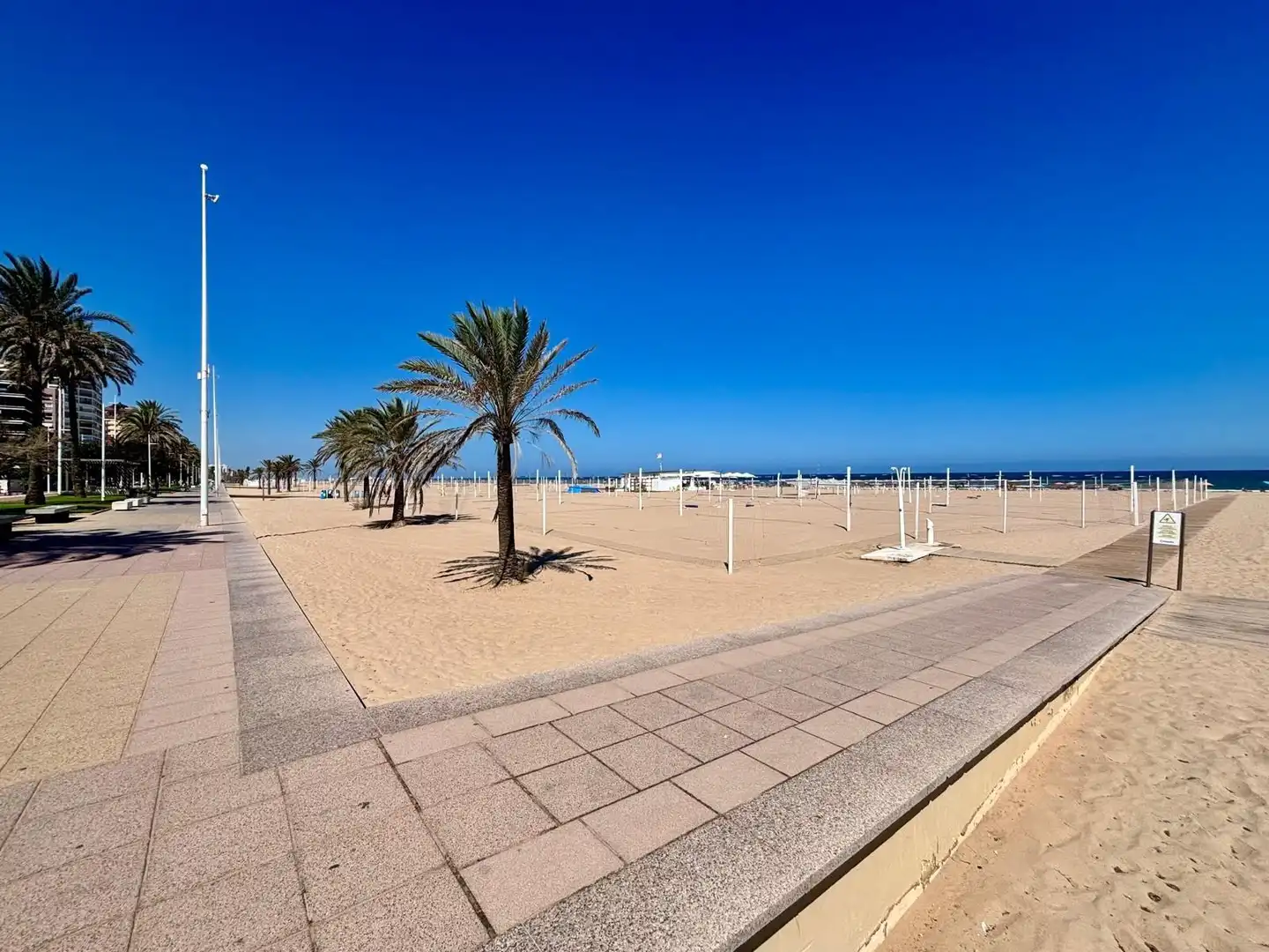 Vista exterior de Apartament en venda en Gandia amb Aire condicionat, Jardí privat i Terrassa