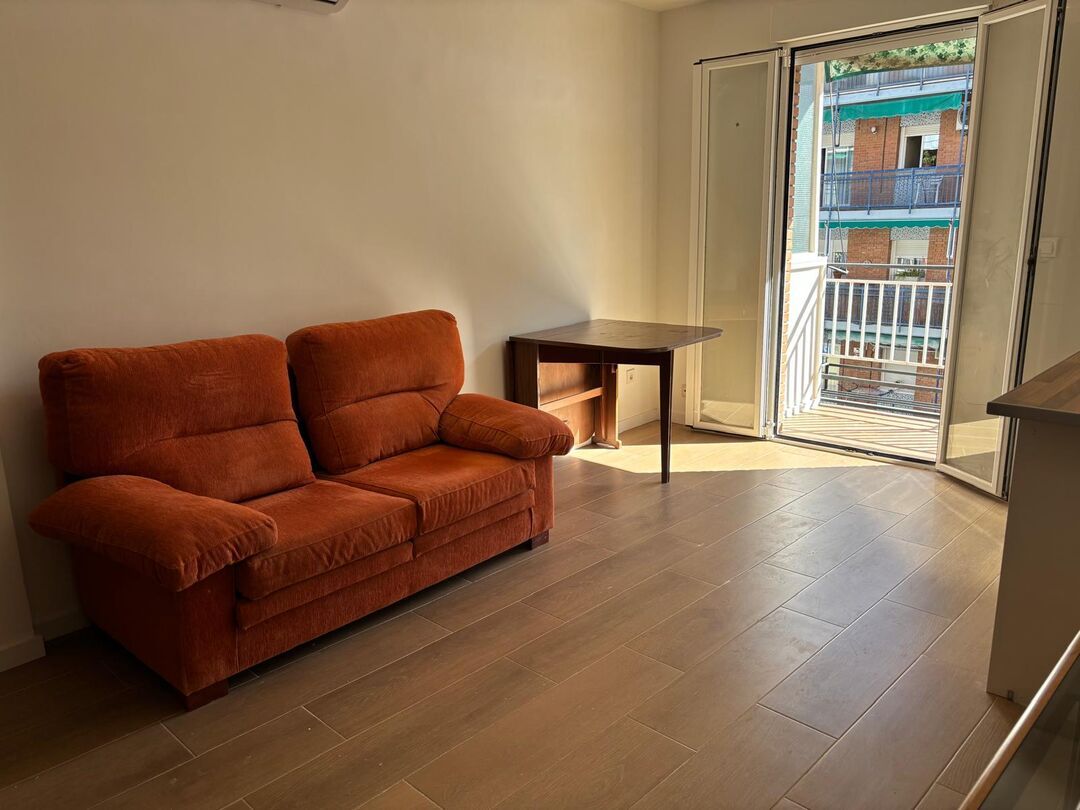 Living room of Flat for rent in  Madrid Capital  with Air Conditioner, Heating and Balcony
