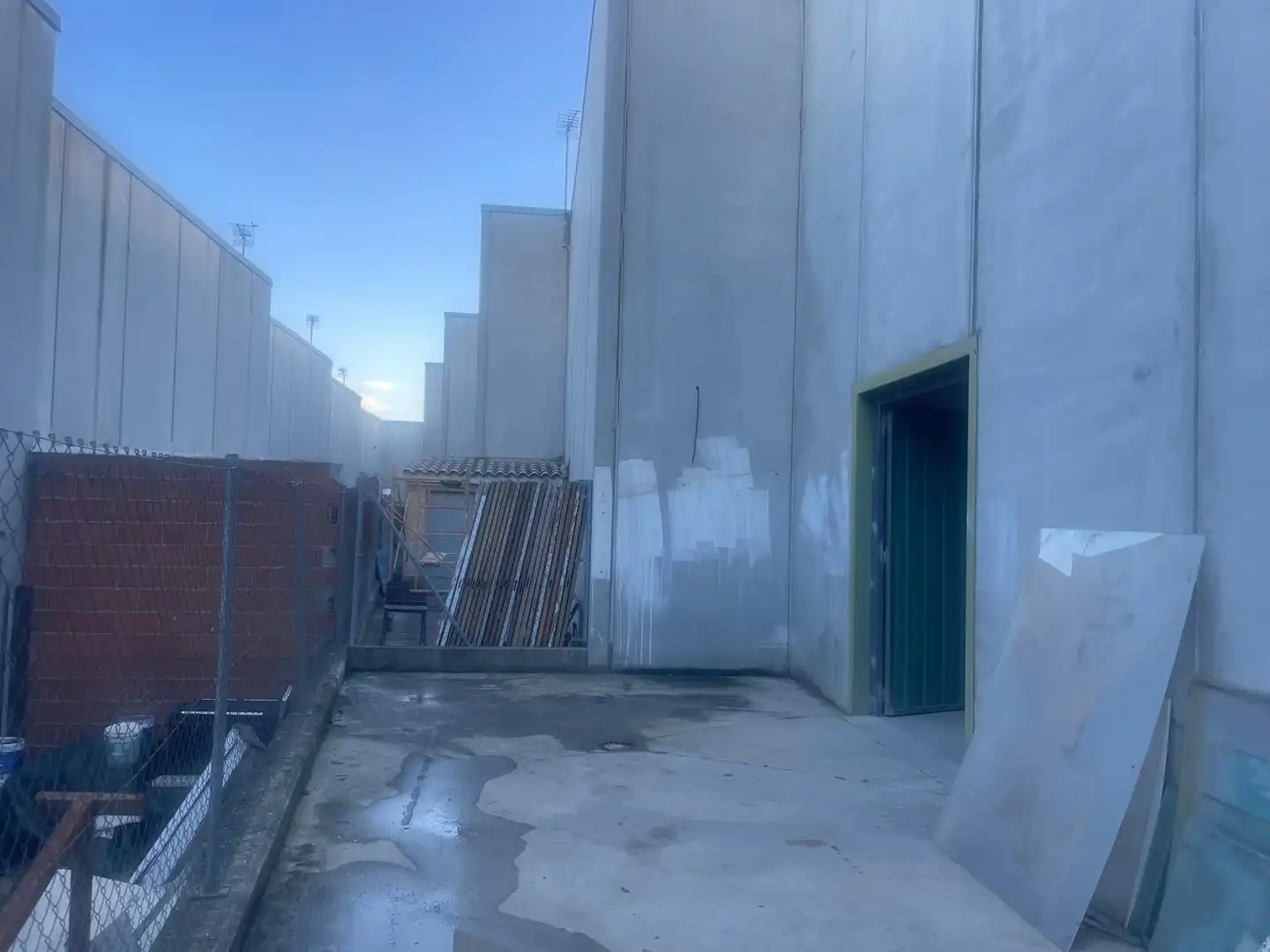 Vista exterior de Local en venta en Yuncler