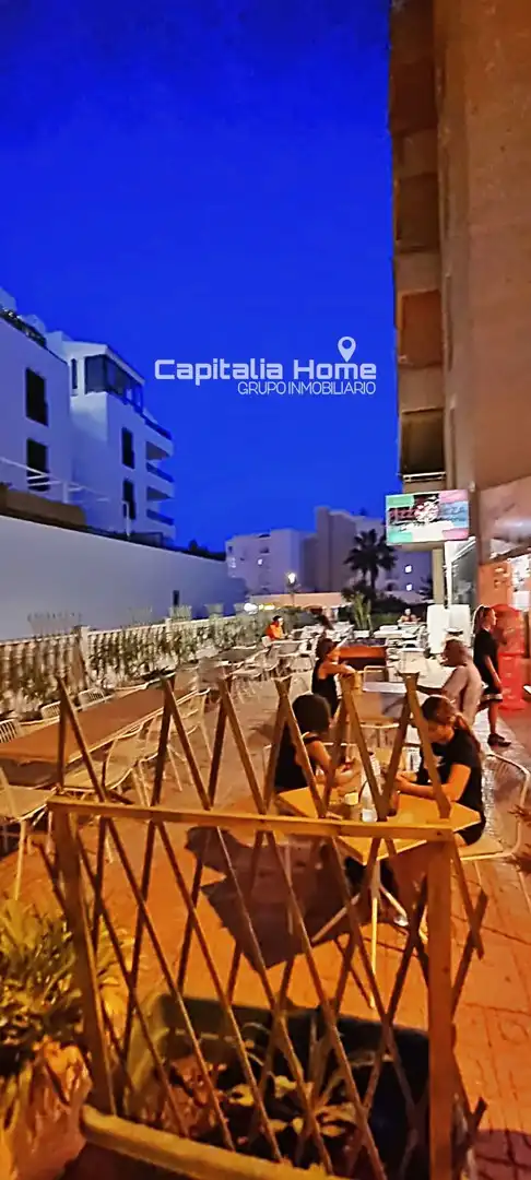 Local en traspaso en Santa Eulària des Riu con Aire acondicionado, Terraza y Amueblado