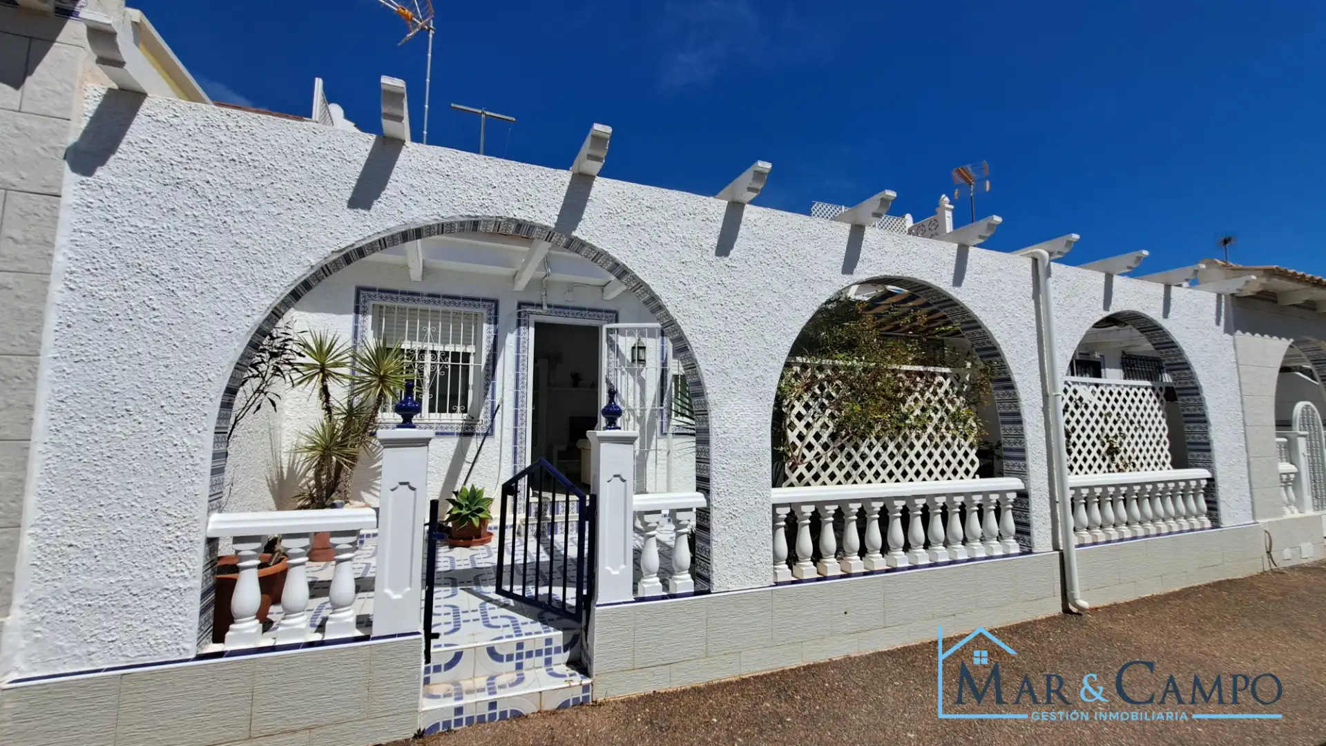 Adosado con jardín en venta en Calle Géminis