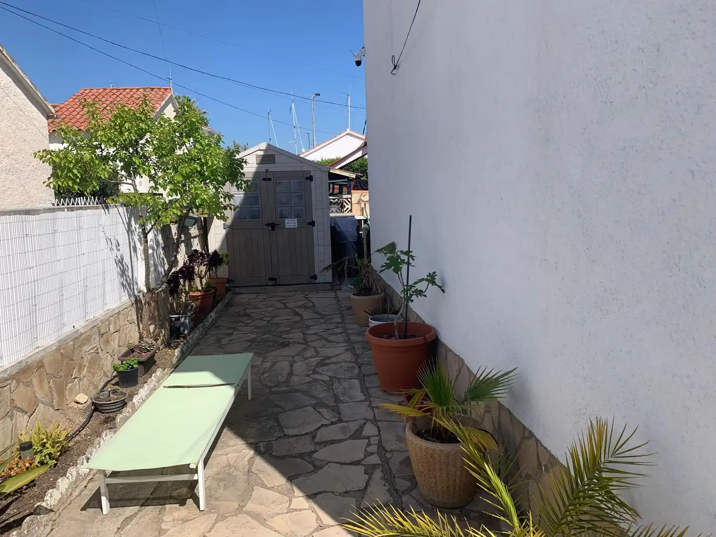 Terrasse von Einfamilien-Reihenhaus zum Verkauf in Roses mit Klimaanlage, Heizung und Privatgarten