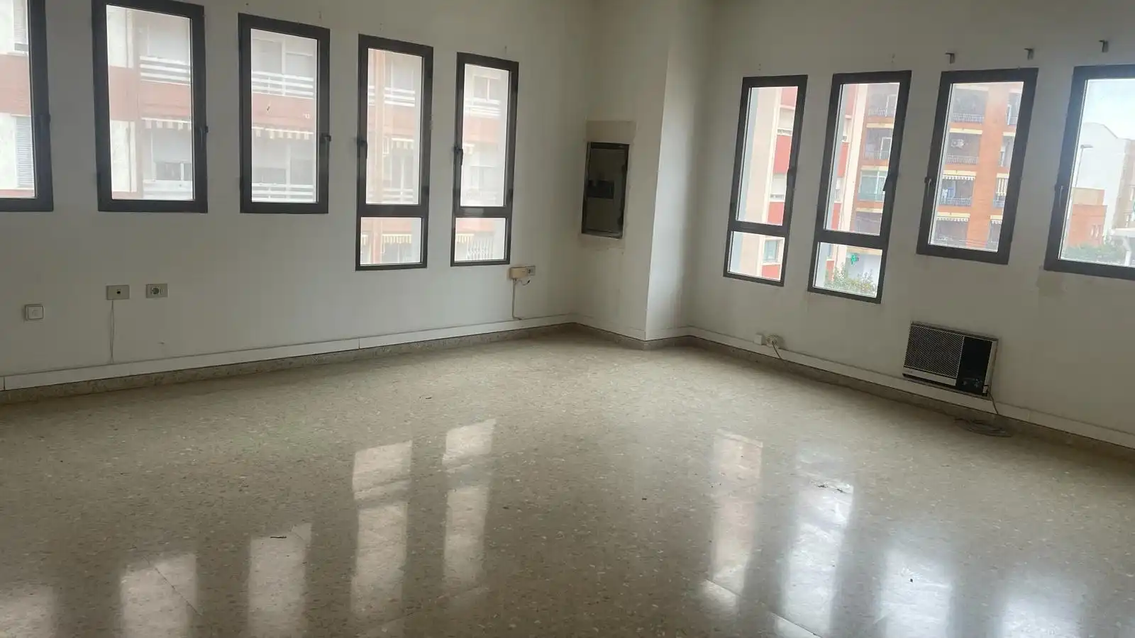 Office space for sale in Calle REINA MARIA CRISTINA, imagen 2