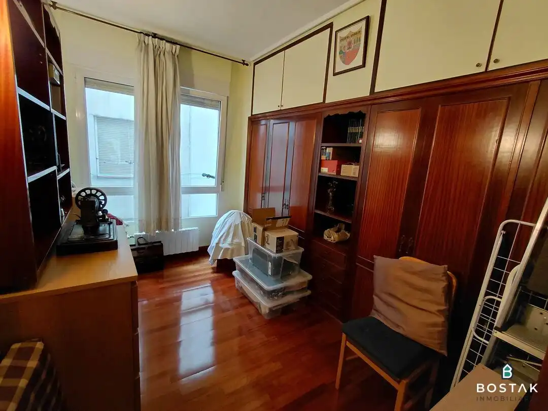 Dormitori de Pis en venda en Bilbao  amb Calefacció, Terrassa i Balcó