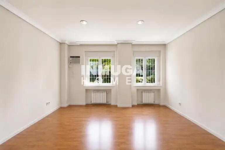 Bedroom of Flat for sale in Madrid  with Air Conditioner, Heating and Storage room