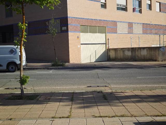 Garaje en Alquiler en Calle Alcalde Bravo García, 2 en Tejares - Chamberí - Alcades