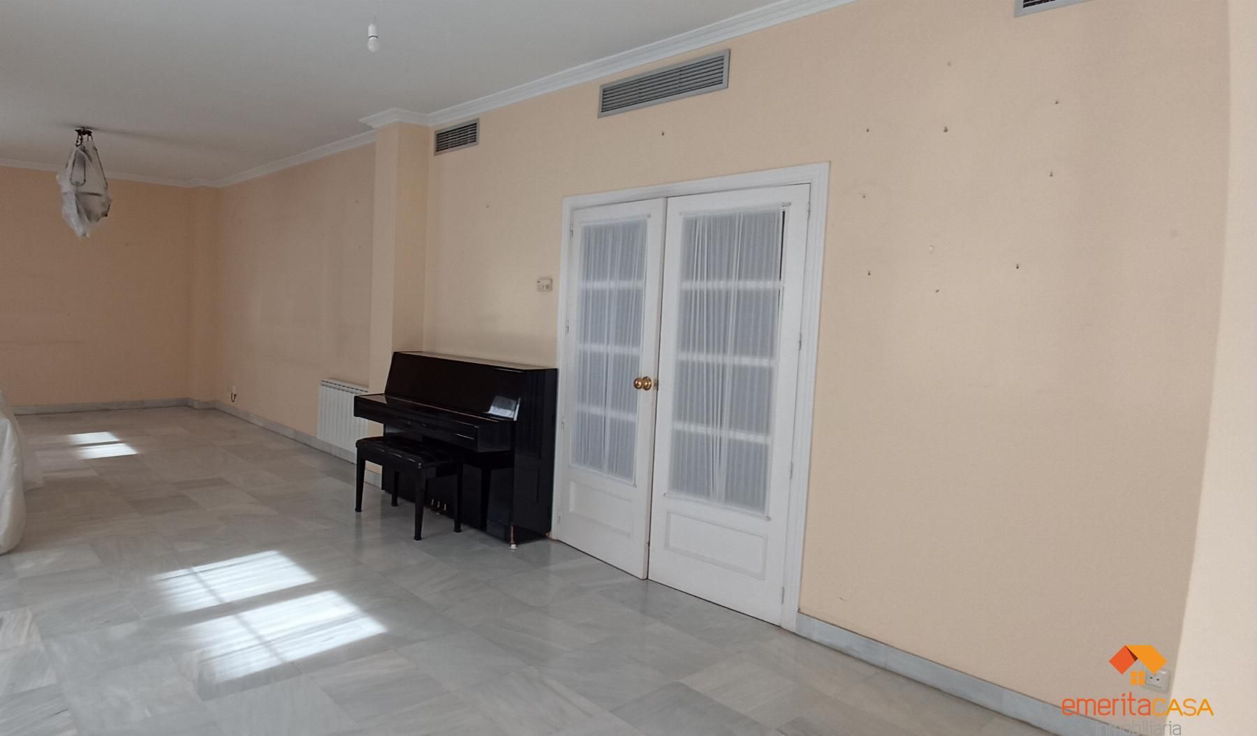 Flat for sale in Almendralejo  with Air Conditioner, Heating and Storage room