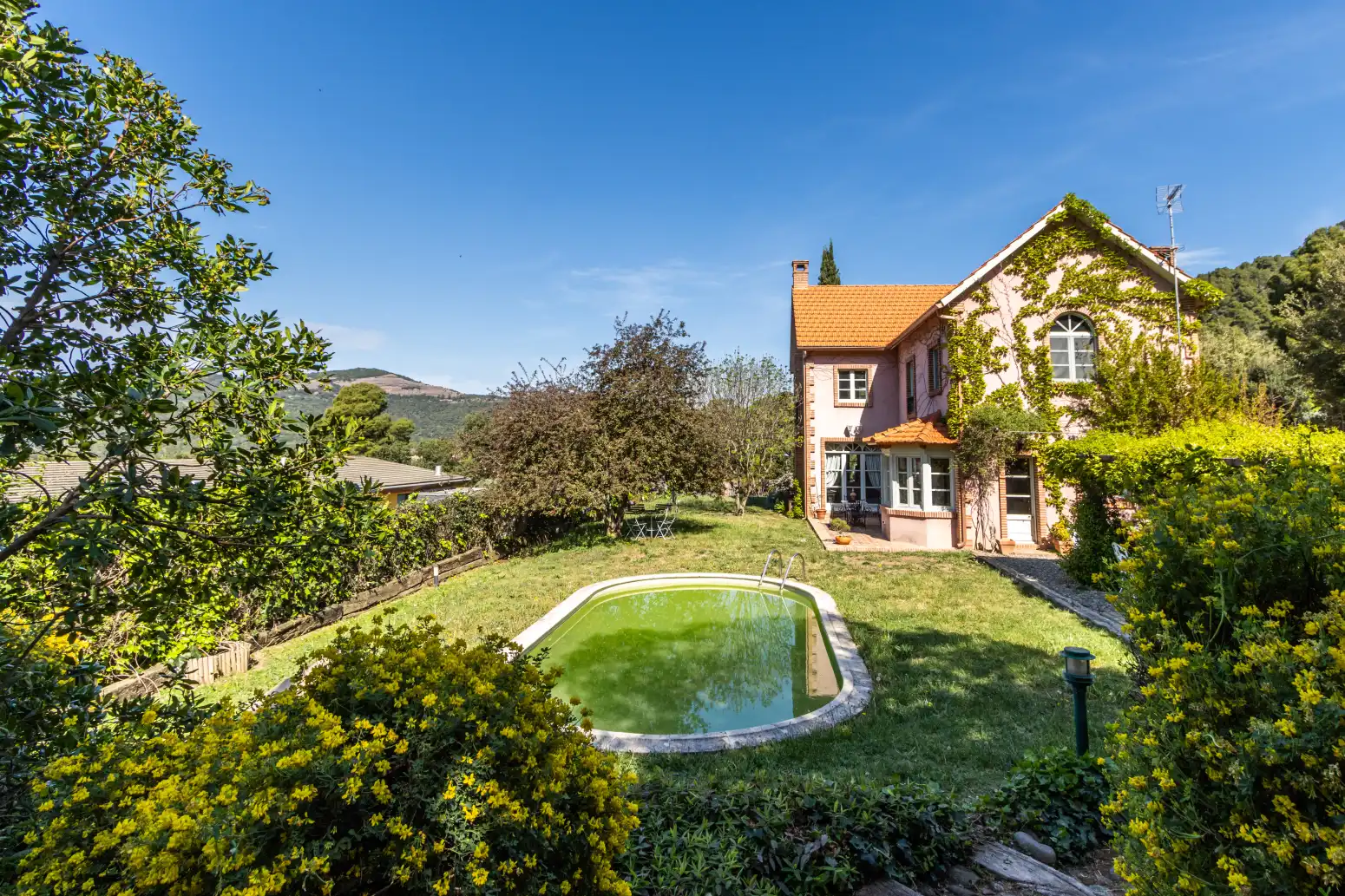 Garden of Houses for sale in Matadepera  with Heating and Swimming Pool