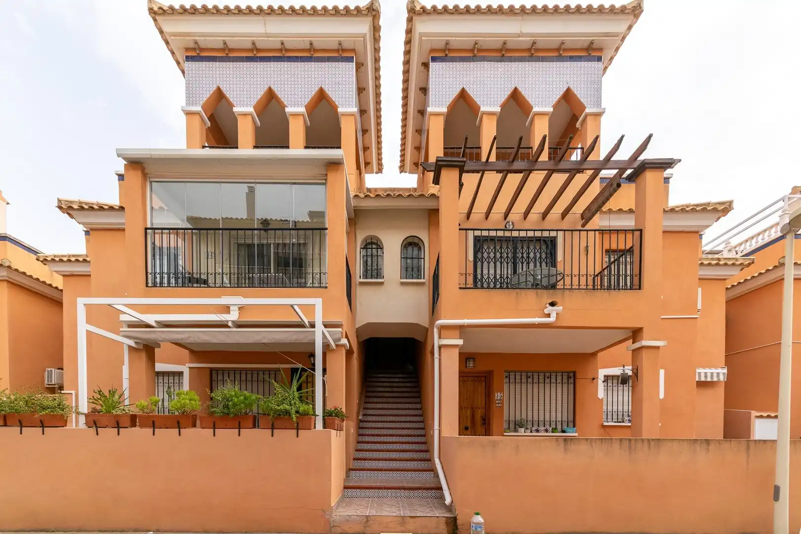 Vista exterior de Dúplex en venda en Orihuela amb Aire condicionat, Jardí privat i Terrassa