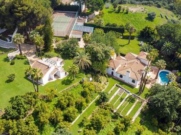 Casa rústica con piscina en venta en Alhaurín Golf