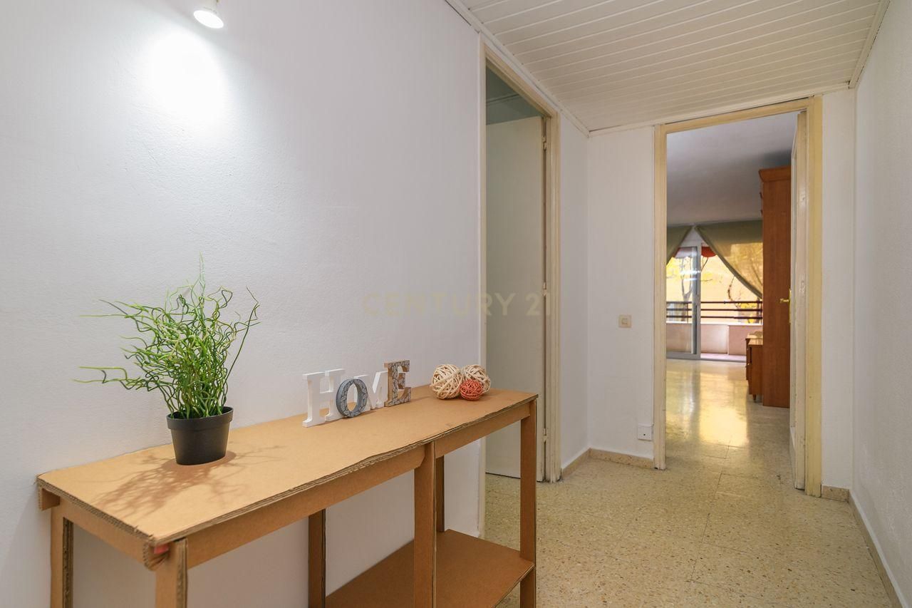 Piso en venta en L'Hospitalet de Llobregat con Aire acondicionado, Trastero y Balcón