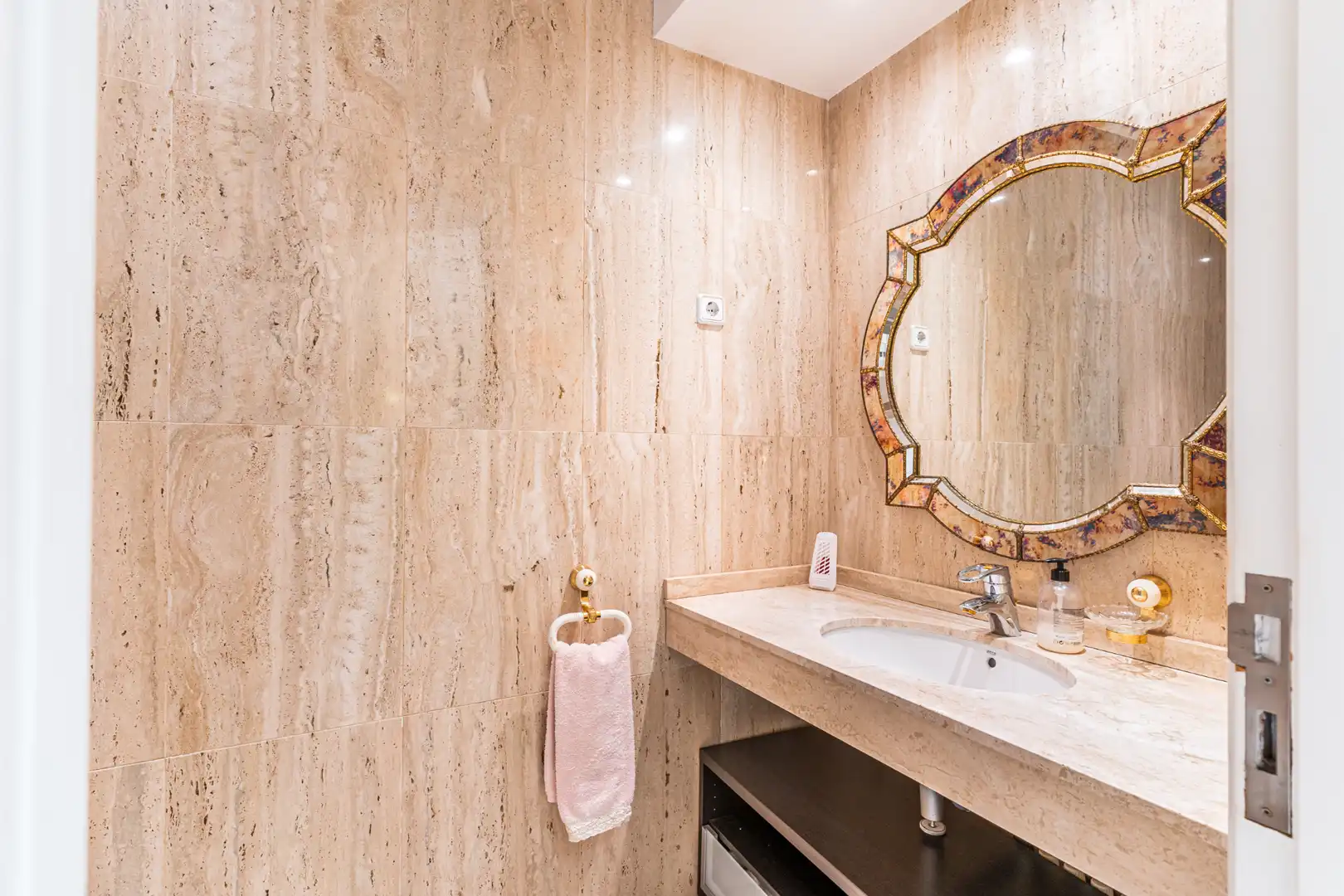 Bathroom of Houses for sale in Villanueva de la Cañada  with Heating, Private garden and Swimming Pool