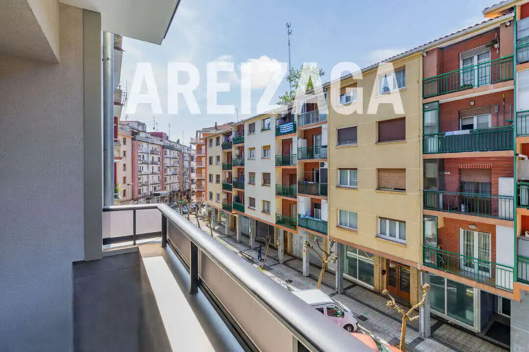 Vista exterior de Piso en venta en Donostia - San Sebastián  con Calefacción, Amueblado y Balcón