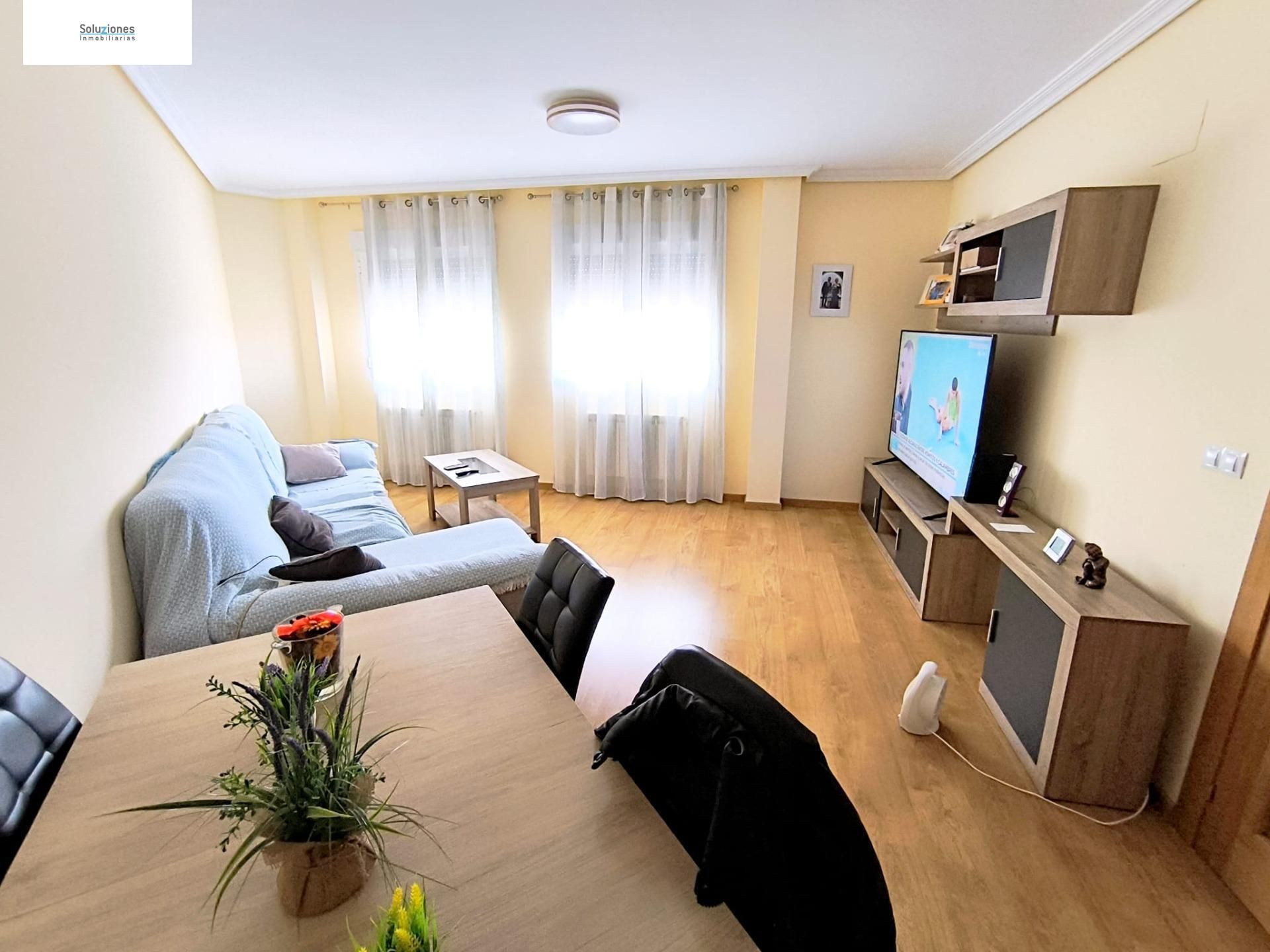 Sala d'estar de Casa adosada en venda en  Albacete Capital amb Calefacció, Jardí privat i Terrassa