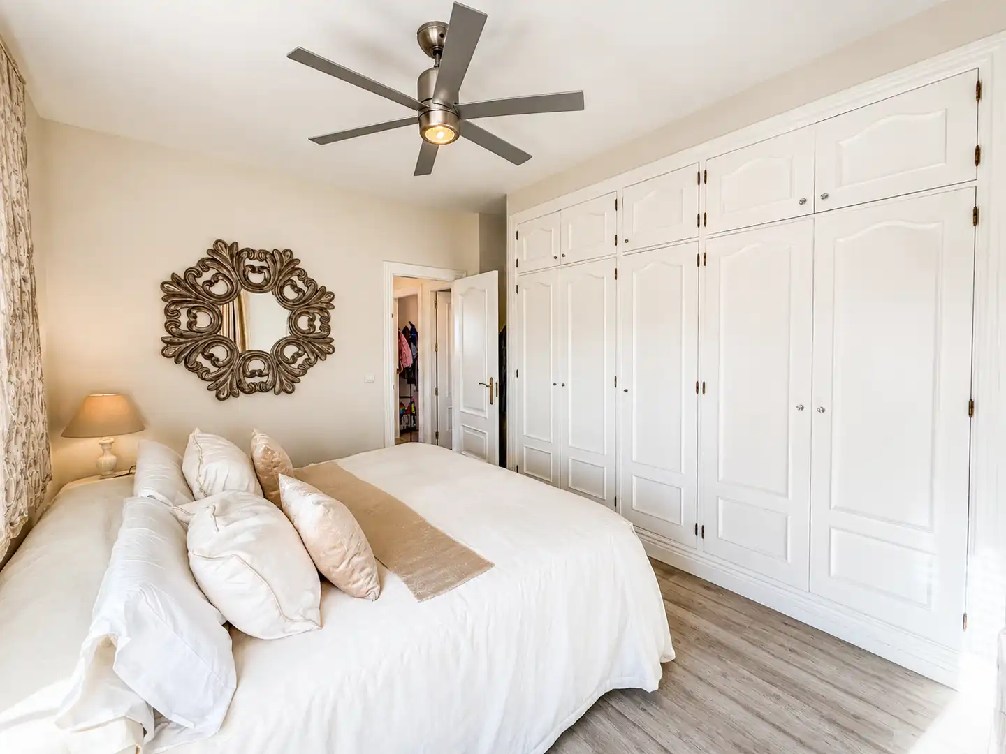 Habitación de Casa o chalet en venta en Alhaurín de la Torre con Aire acondicionado, Calefacción y Jardín privado