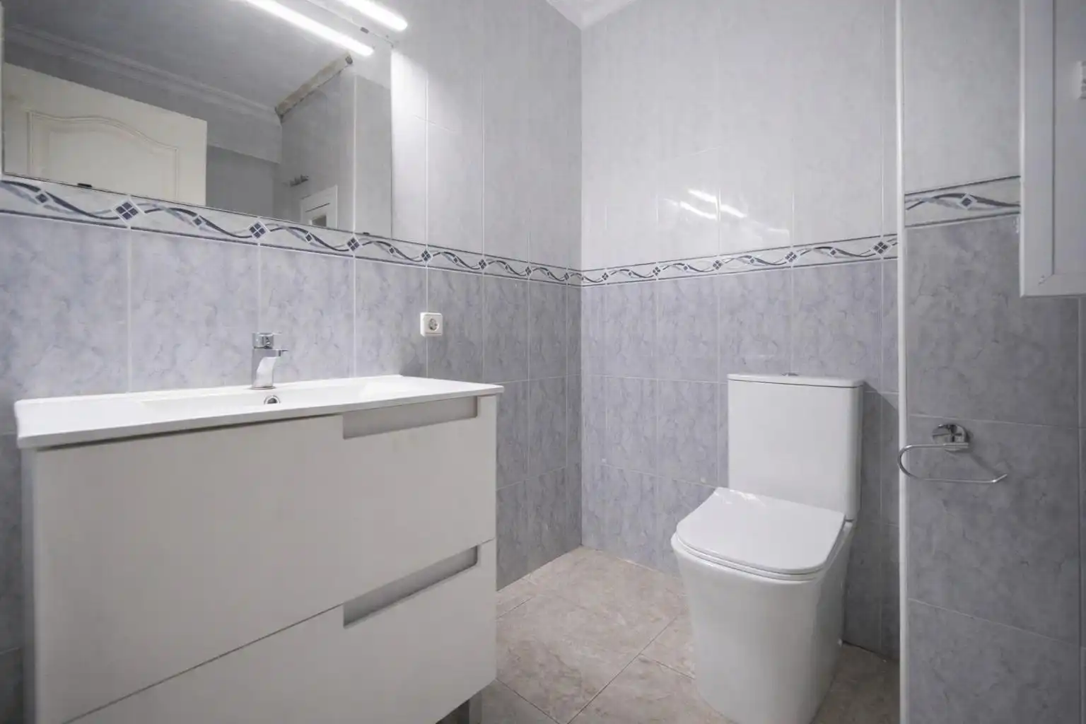 Badezimmer von Wohnungen zum Verkauf in  Palma de Mallorca mit Klimaanlage, Privatgarten und Parkett