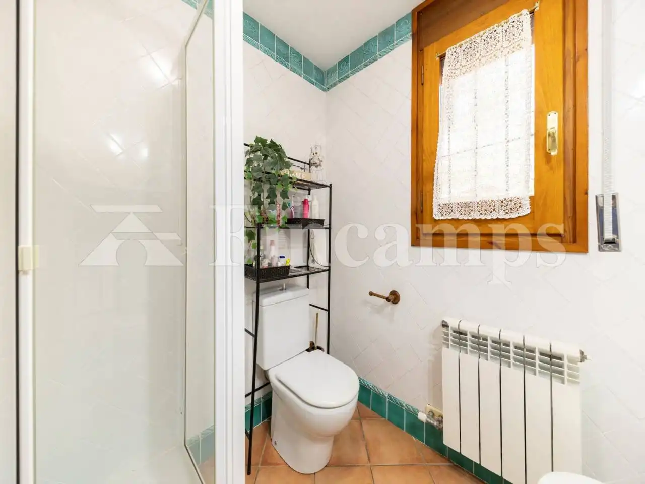 Badezimmer von Haus oder Chalet zum Verkauf in Cerdanyola del Vallès mit Klimaanlage, Heizung und Privatgarten