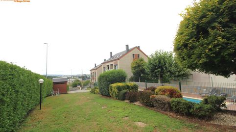 CHALET PAREADO CON JARDÍN PRIVADO Y PISCINA COMUNITARIA AL LADO DE LUGO, imatge 2