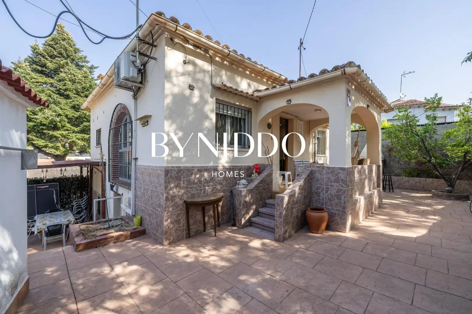 Vista exterior de Casa o xalet en venda en Sant Cugat del Vallès amb Aire condicionat, Calefacció i Jardí privat