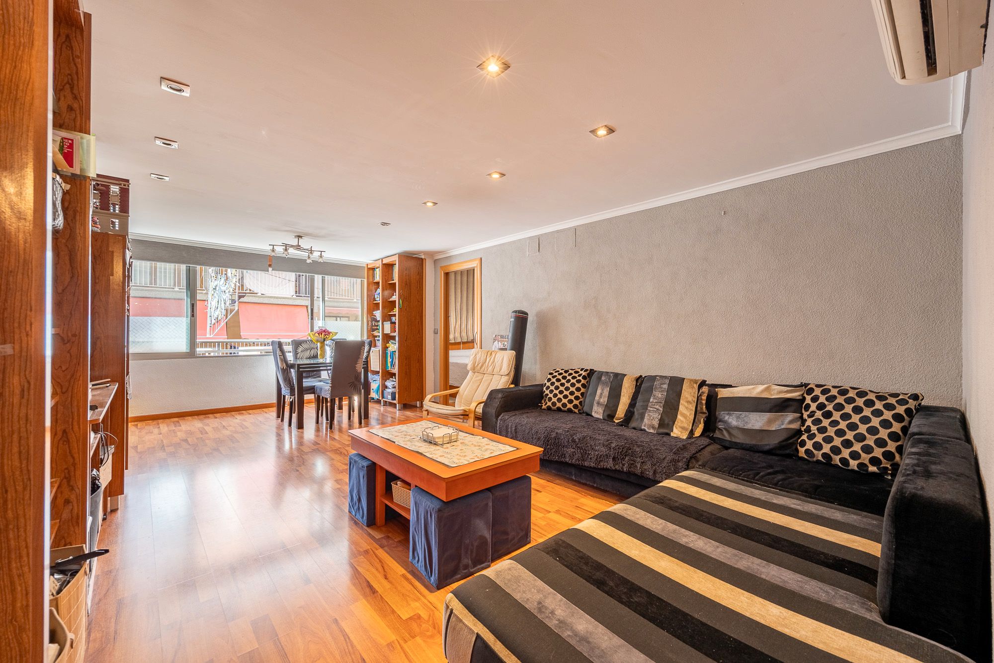 Sala d'estar de Pis en venda en Benidorm amb Moblat